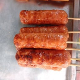 ลูกชิ้นปิ้ง แหนมย่าง ไส้อั่วย่าง