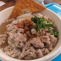 เส้นเล็กน้ำใส หมูล้วน