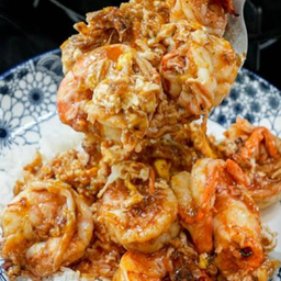 กุ้งผัดไข่กระเทียมราดข้าว