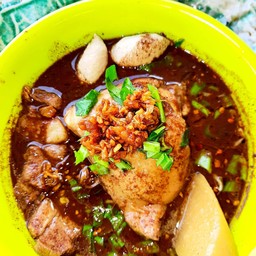 เกาเหลาเรือ รวม หมูตุ๋น ไก่ตุ๋น หมูสด ตับ ลูกชิ้น