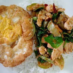 แกงเผ็ดไก่ไข่ดาว