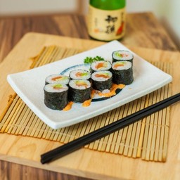 Salmon avokado maki 8 pc.