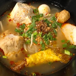 ต้มยำน้ำ (แคะ)