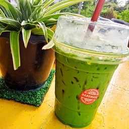 สามพี่น้องคาเฟ่ Home 888
