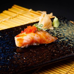 Salmon Aburi sushi 1 pc.
