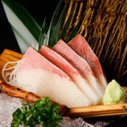 Hamaji sashimi 4 pcs.