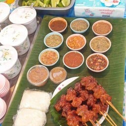 กึนไก่ 5 ไม้👍ฟรีข้าวเนียว 1ห้อ(อย่าลืมระบุน้ำจิ้มตามที่ลูกค้าต้องการนะครับ)🥰🙏