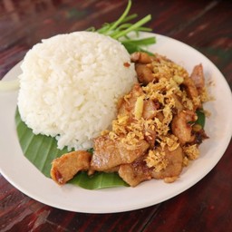 หมูผัดกระเทียมเจียวสูตรพิถีพิถัน