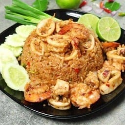 ข้าวผัดต้มยำทะเล
