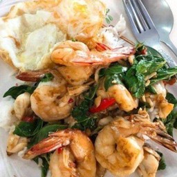 กะเพรากุ้ง ราดข้าว