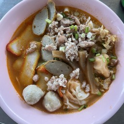 หมี่ เกี๊ยวต้มยำ