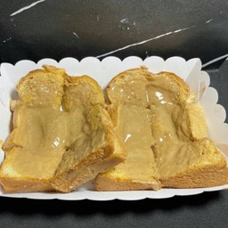 ปังแผ่นเนยถั่วนมข้นหวาน