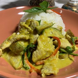 เขียวหวานผัดแห้งหมูราดข้าว