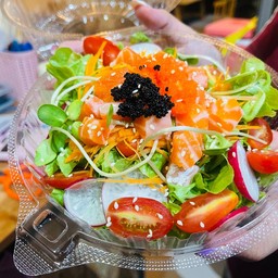 สลัดแซลมอนสด