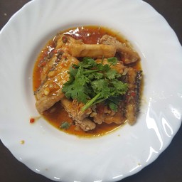 ปลากะพงทอดสามรส(ชิ้น)