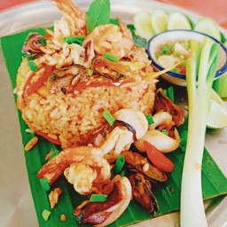 ข้าวผัดต้มยำทะเล