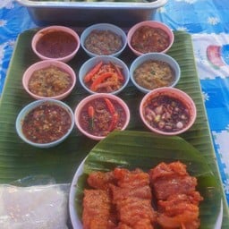 หมูปิ้ง 5 ชิ้น👍ฟรี ข้าวเนียว 1 ห่อ(อย่าลืมระบุน้ำจิ้มตามที่ลูกค้าต้องการนะครับ)🥰🙏