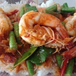 ผัดพริกแกงกุ้ง