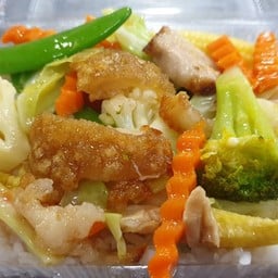 ข้าวราดผัดผักรวม