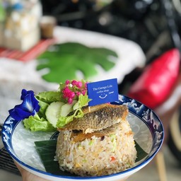 ข้าวผัดพริกสดปลานิลทอด