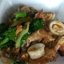 เส้นใหญ่ผัดซีอิ๊วทะเล