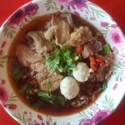 ก๋วยเตี๋ยวหมูตุ๋นป้านา