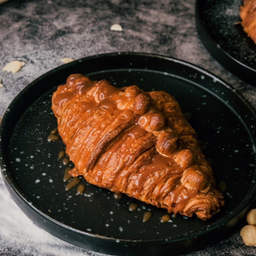 Macadamia croissant