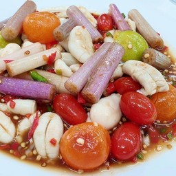 ยำไข่ปลาหมึกย่าง