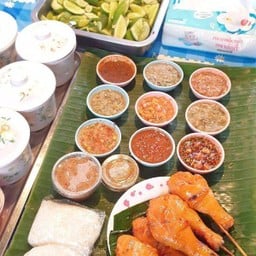 น่องไก่ 5 ไม้👍ฟรี ข้าวเนียว 2 ห่อ(อย่าลืมระบุน้ำจิ้มตามที่ลูกค้าต้องการนะครับ)🥰🙏