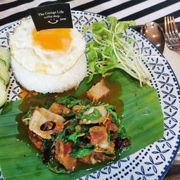 ข้าวกระเพราหมูกรอบ