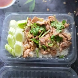 หมูกระเทียมราดข้าว