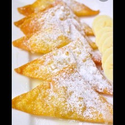 เกี๊ยวห่อกล้วยราดน้ำผึ้ง