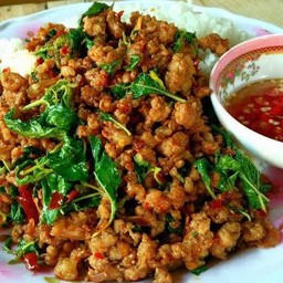 กระเพาหมูสับเป็นกับข้าว