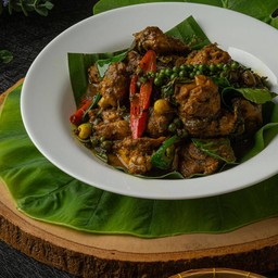 คั่วไก่บ้านใบกะเพรา