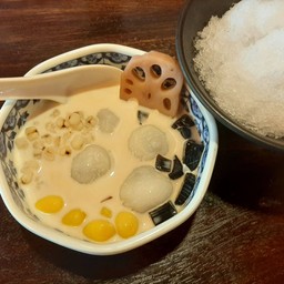 บัวลอยนมสด ทรงเครื่องโคตรอร่อย