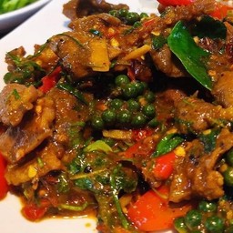 ข้าวเครื่องแกงเถื่อนเนื้อน่องลาย