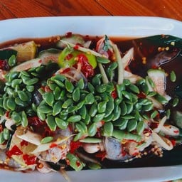 หมูทอดแดดเดียวลุงรักษ์