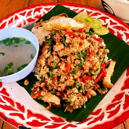 กะเพรารวม(หมูกรอบ+หมูสับ+ไข่ดาว)