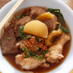 ก๋วยเตี๋ยวหมู(น้องเปียโน)