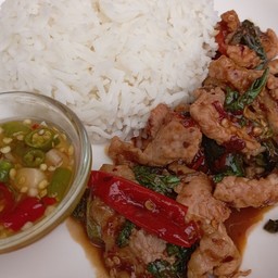 กะเพราหมูชิ้นราดข้าว