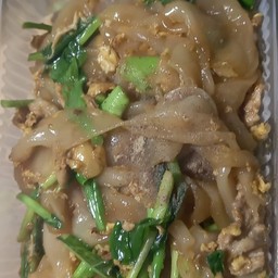 ผัดซีอิ๊วหมู เส้นใหญ่