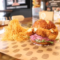 Fried Chicken Buger with Lemon Cream Sauce