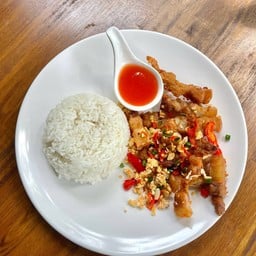ข้าวหมูสามชั้นคั่วพริกเกลือ