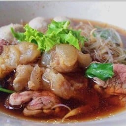 ก๋วยเตี๋ยววัดดงมูลเหล็ก บางไผ่ (ลุงแดง)-กะเพราเนื้อตุ๋น บางไผ่