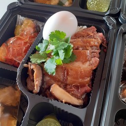 ขาหมูตุ๋นเห็ดหอม มาดามบุญรอด