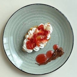 ข้าวหมูคั่วไข่ ข้าวยำไก่  ข้าวไข่เจียว ลูกชิ้นทอด   (ของทอด)