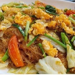 ข้าวหน้าหมูทอด+ไก่ทอด และยำรสเด็ด ห้างเยสบางพลี