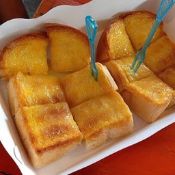 ขนมปังปิ้ง เนยนม