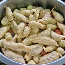 น้องเคทาวน์ ลูกชิ้นทอด