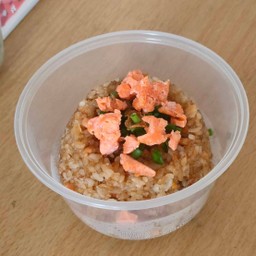 ข้าวผัดแซลมอน